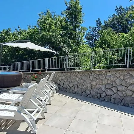 Tia, With Jacuzzi, Barbecue & Green Oasis