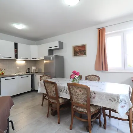 Villa Tia, With Jacuzzi, Barbecue & Green Oasis