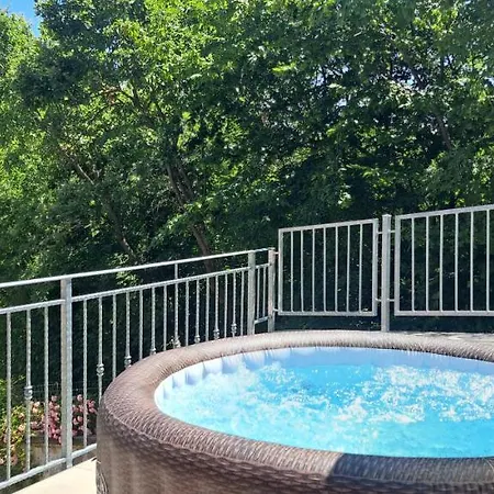 Tia, With Jacuzzi, Barbecue & Green Oasis Villa *